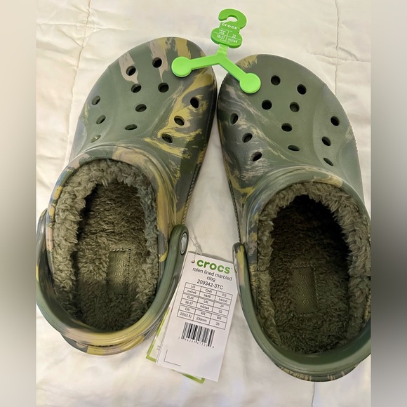 NEW lined CROCS camo army color - Picture 6 of 6